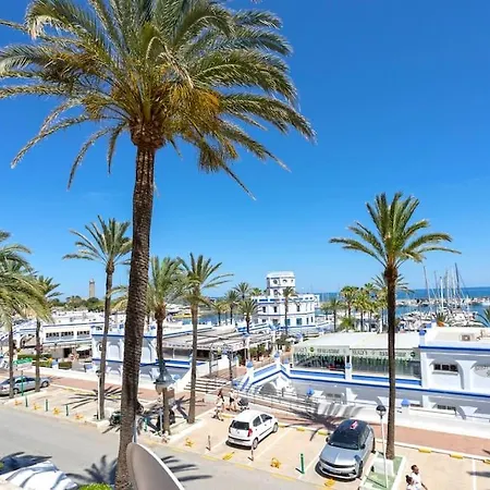 Apartment Luxury Seafront Penthouse With Parking *