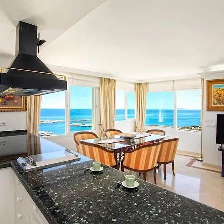 Apartment Luxury Seafront Penthouse With Parking *