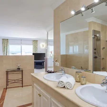 Apartamento Luxury Seafront Penthouse With Parking